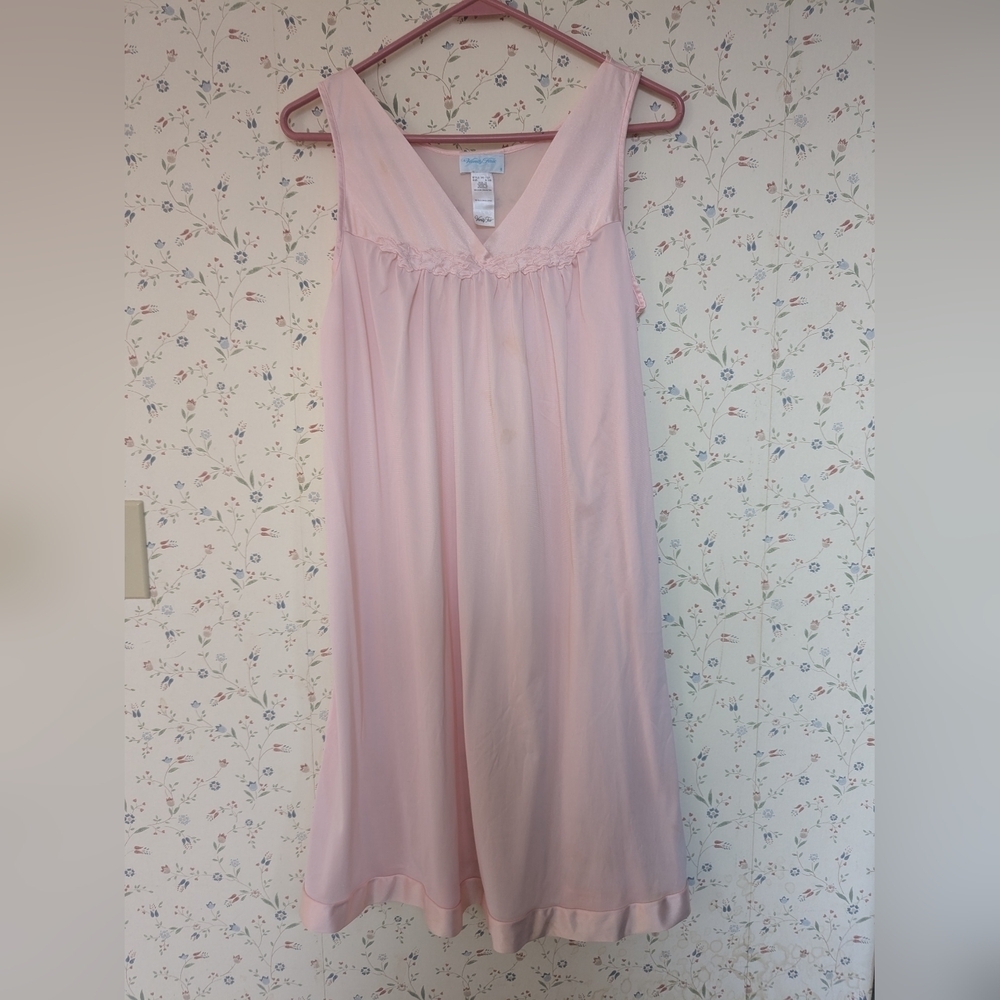 Vanity Fair Nightgown Small Romantic Delicate Feminine Soft Nylon Vintage Sweet